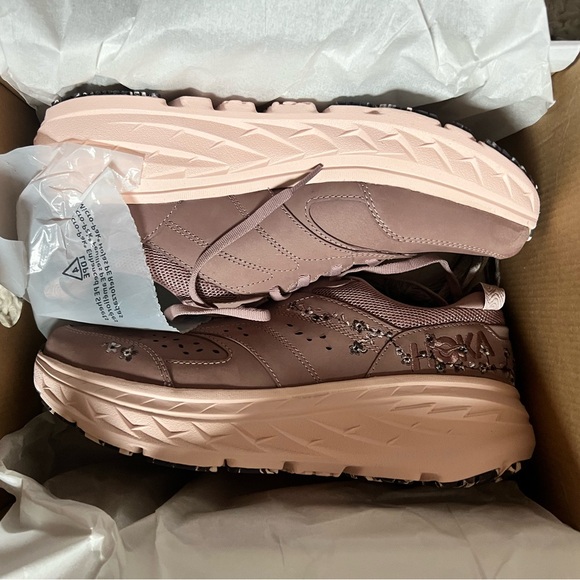 NIB HOKA® Vibrant Bloom Bondi L Sneakers - Size 9 - Picture 5 of 6